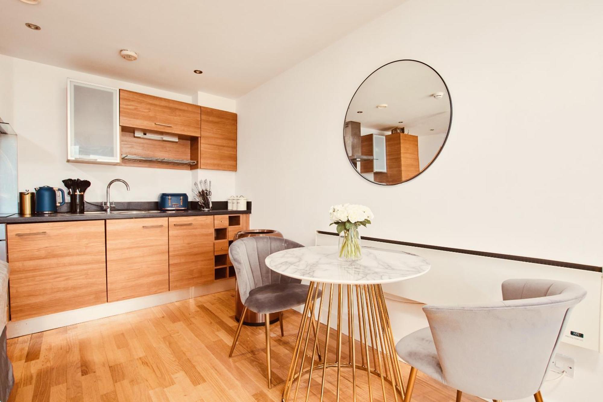 King Deluxe City Apt Large Space& Free Parking! No Balcony Leeds  Esterno foto