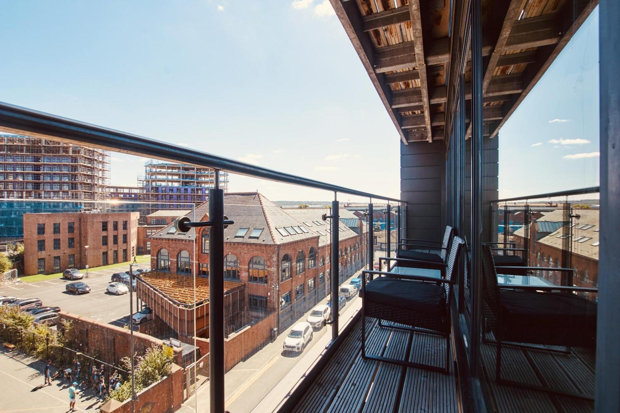 King Deluxe City Apt Large Space& Free Parking! No Balcony Leeds  Esterno foto